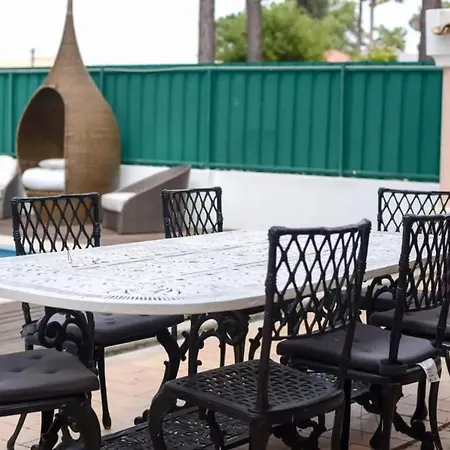 Elegant In With Private Pool